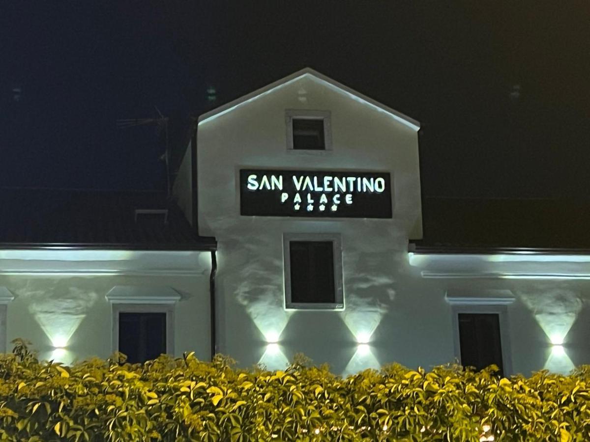 Hotel Palace San Valentino Umag Exterior foto